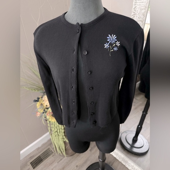 VTG Y2K No Boundaries • Floral Embroidered Cardigan - Picture 8 of 9